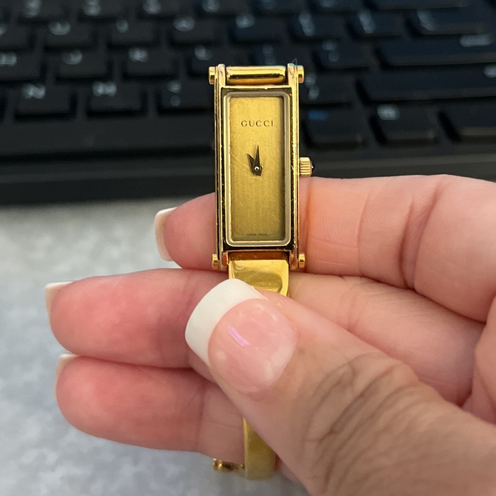 Gucci watch in 18kt gold plate. marks on one side of arm from being stored 🤩